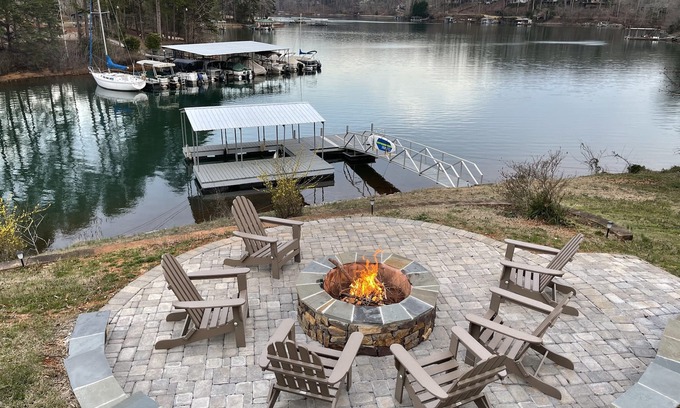 Indian Oaks Casa | Hermosa casa en el lago Keowee- Muelle de aguas profundas- 4bd / 4ba -Cerca de Clemson