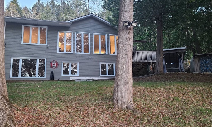 Feronia Casa | Beautiful home on Trout Lake with hot tub and movie room