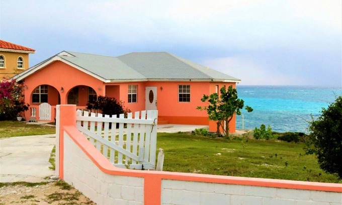 Cockburn Town Casa | Hermosa casa con vistas al océano Atlántico