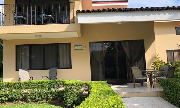 Playa Ocotal Villa | Precios de temporada verde y descuentos para veteranos