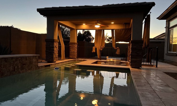 Palm Valley Casa | Beautiful home-Litchfield Park- Backyard Paradise w/Heated Pool & Swim Up Bar