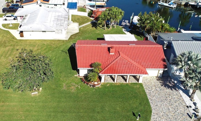 New Port Richey Casa | Beautiful home on a deep water canal leading to the Gulf of Mexico.