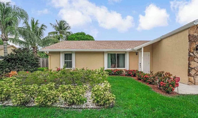 Hunt Club Casa | Beautiful home, close proximity to golf, shopping, dining, parks and hospitals