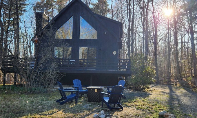 Tolland Casa | Beautiful Home w/ Hot Tub in a Private Lake Community