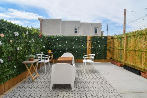 Downtown Baltimore Casa | Beautiful Home w/Rooftop Deck Within A 5 Mintue Walk To Johns Hopkins Hospital