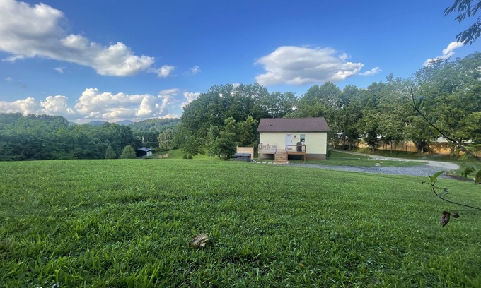 Waynesville Casa | Beautiful home, walk into downtown, hot tub, dog friendly, Huge yard, fire pits.