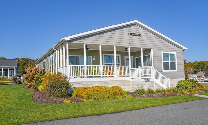 Long Neck Casa | Waterfront Family Vacation (Unidad 544) 4 Bed / 3 Pet Friendly Home!