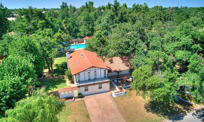 Central Oklahoma City Casa | Beautiful home with large outdoor pool and hot tub. Large beautiful backyard