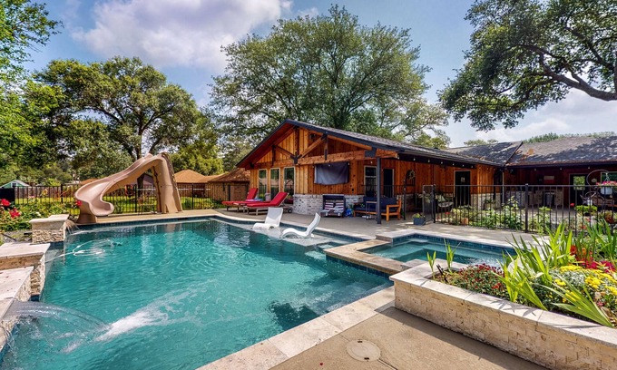 Tomball Casa | Beautiful Home with pool, fireplace, pool table, hot tub, & W/D