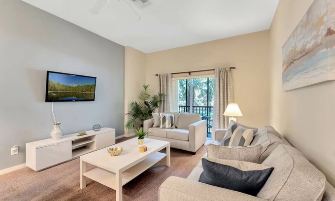 Bahama Bay Condominio | Beautiful home with resort pool and space for the whole family