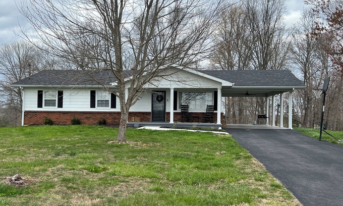 Monticello Otro | Beautiful home with large yard and lots of room!