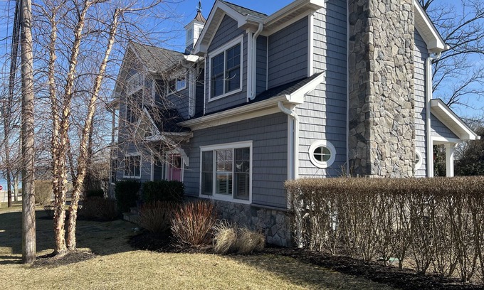 Town of Southold Town Casa | Beautiful home within walking distance to beach