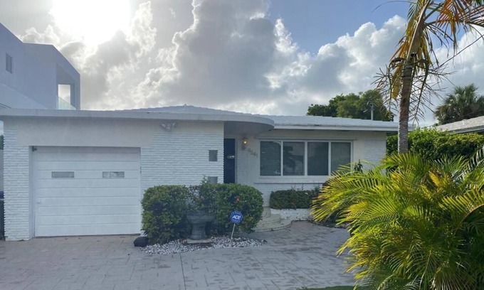 Bal Harbour Casa | BEAUTIFUL HOMES IN SURFSIDE MIAMI