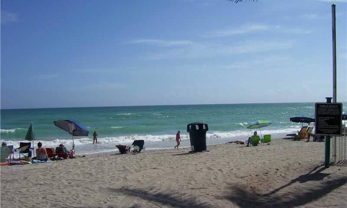 Sunny Isles Beach Casa | Beautiful Hotel Studio on the beach. STR-01535