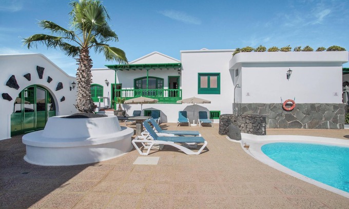 San Bartolome Apartamento | Hermosa casa "Apartamento Karine" con piscina compartida y Wifi