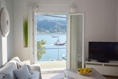 Poros Casa | Beautiful house by the sea