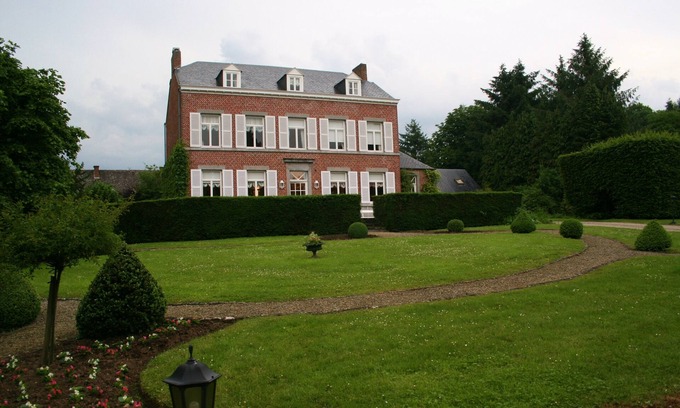 Franc-Waret Villa | Hermosa casa en un entorno verde 16-18 personas