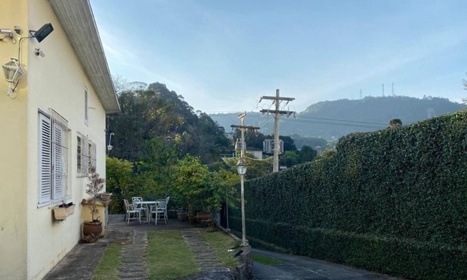 Duques Casa | Beautiful house near the Quitandinha Palace, with swimming pool and leisure area.