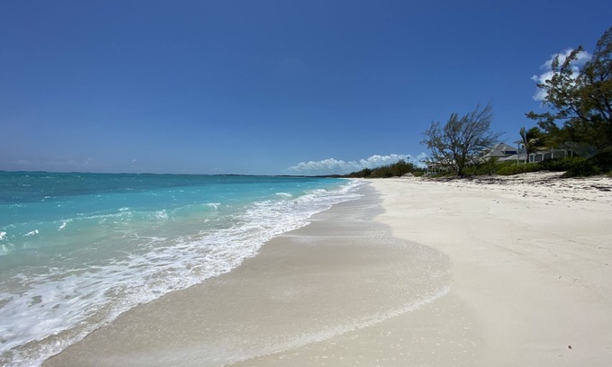 Tar Bay Casa | Beautiful House on the beach. Come and enjoy your paradise vacation!
