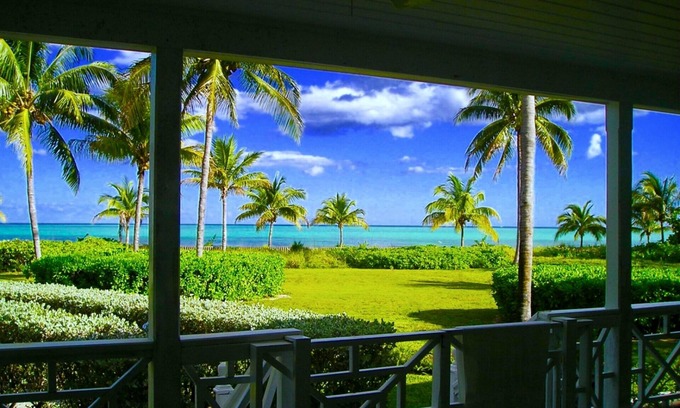 Freeport Casa | Hermosa casa en la playa, zona muy privada con piscina y tenis