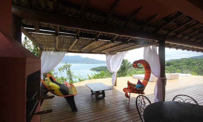 Veloso Casa | Hermosa casa vista al mar en condominio cerrado playa corral