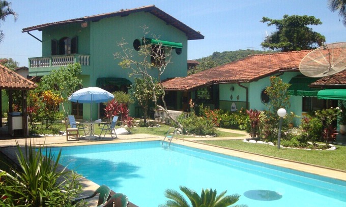 Itanhaem Casa | Bela Casa con 7 Habitaciones con 6 suites {cómodo para jugar al patio WIFI}