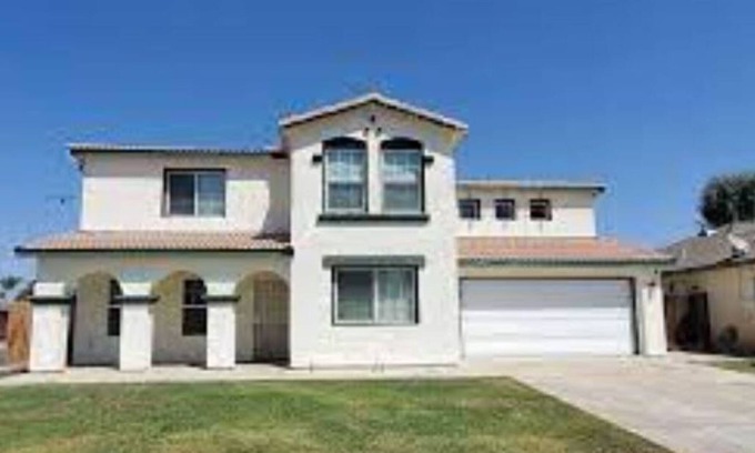 Pumpkin Center Casa | Beautiful House with a Pool/with a Master BDR upstair and Downstair.