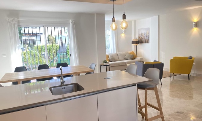 Marbella Cabaña | Preciosa casa de 4 habitaciones y 3 baños, Urbanización Los Naranjos, Puerto Banus