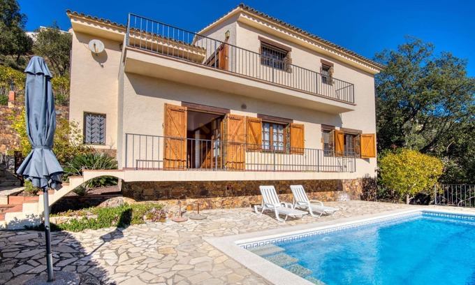 Calonge Chalet De Esquí | Bonita casa con magnificas vistas