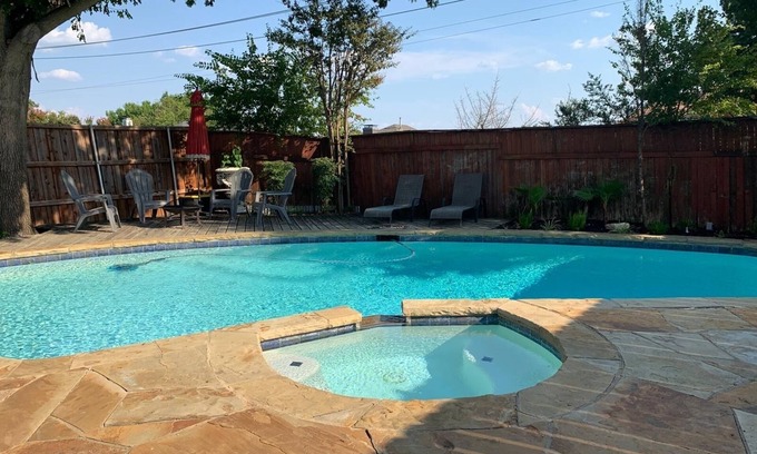 Northeast Carrollton Casa | Beautiful House With Hot Tub and Pool