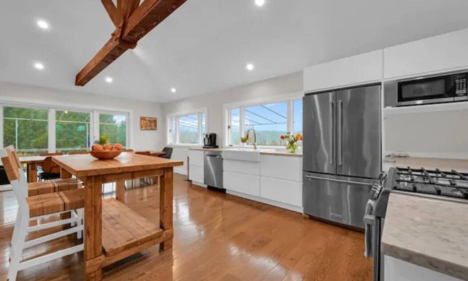 New Paltz Casa | Beautiful Hudson Valley 5 BR Villa