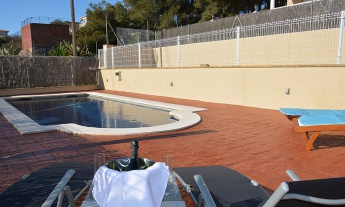 Segur de Calafell Chalet De Esquí | Preciosa casa independiente con piscina y jardín
