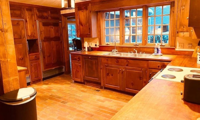 Lincoln Casa | Beautiful in town acreage