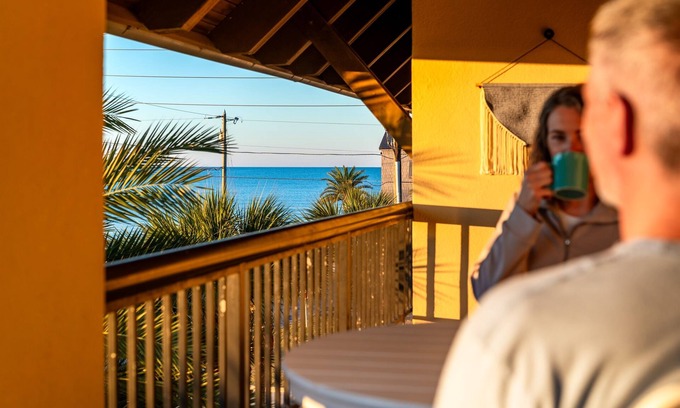 Mexico Beach Condominio | Beautiful Inside | Ocean View | Pool + Hot Tub | Elevator