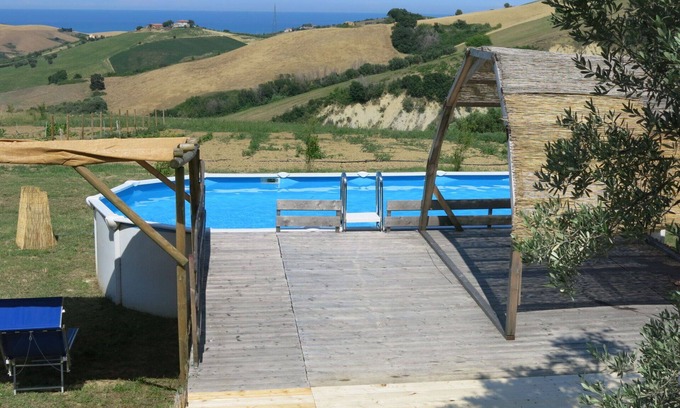 Cologna Spiaggia Villa | Apartamento en villa con WIFI, bañera de hidromasaje, piscina, A/C, TV, patio, vista panorámica