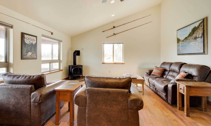 Silver Star Cabina | Beautiful Jefferson River Cabin w/ Mountain Views!