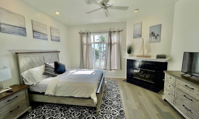 Village of La Jolla Casa | Beautiful La Jolla Village Home, Sleeps 9