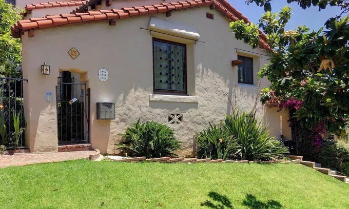West Los Angeles Apartamento | Beautiful LA Property near Beverly Hills - 5 miles from the beach!