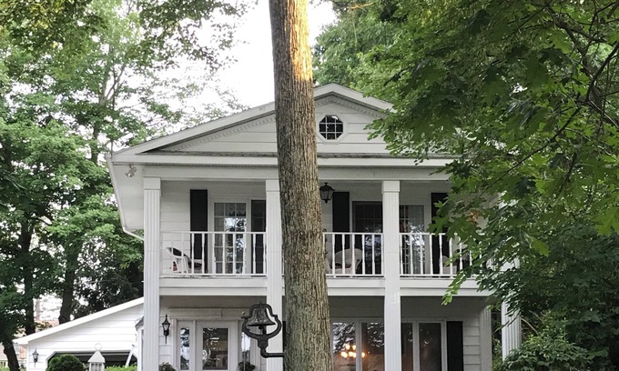 Battle Creek Casa | Impresionante propiedad frente al lago