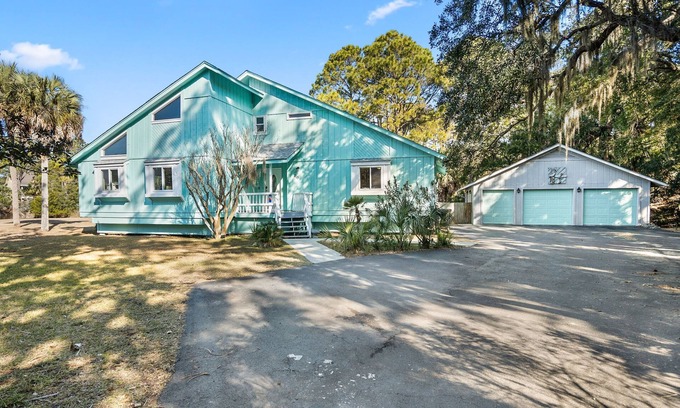 Blue Heron Lake Casa | Beautiful Lake-Front Home on Fripp Island! Resort Access Included! Golf Cart Included!