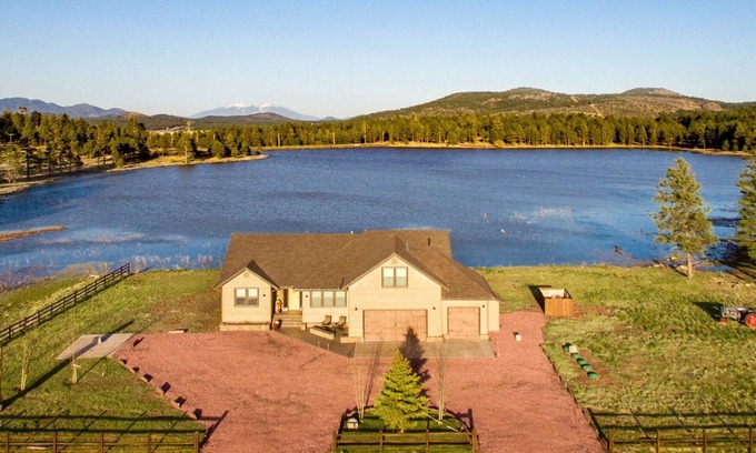 Williams Casa | Hermosa propiedad frente al lago, cerca del campo de golf, el centro de Williams y el Gran Cañón