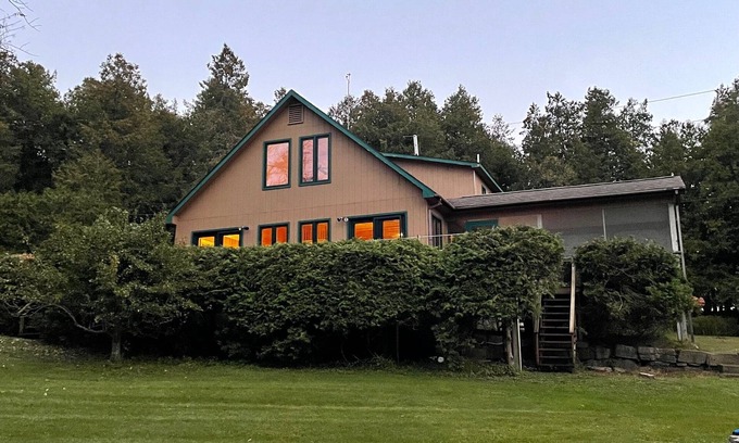 Willsboro Casa | Hermosa casa frente al lago con 200 pies de frente al mar