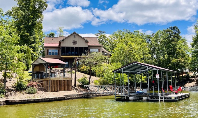 Wedowee Casa | Beautiful Lake Home, Amazing Views, Full Kitchen/Bar on Lake Shore, Private Cove