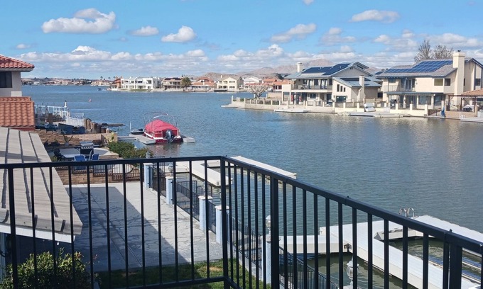 Victorville Casa | Beautiful lake house in private community.