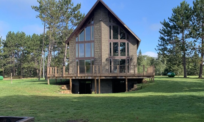 Big Bay Casa | Beautiful Lake Independence Home!