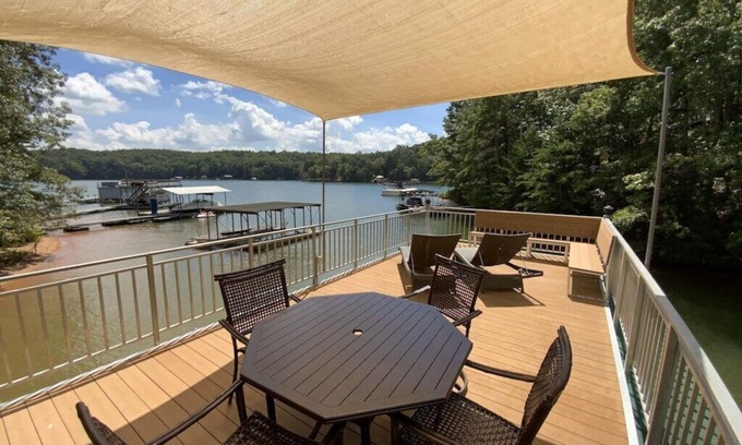Gainesville Casa | Beautiful Lake Lanier Home, 2 story dock, Paddle Boards, & Pedle Boat
