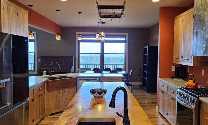 Northport Casa | Beautiful Lake Michigan sunset view home between Leland & Northport, dogs ok!
