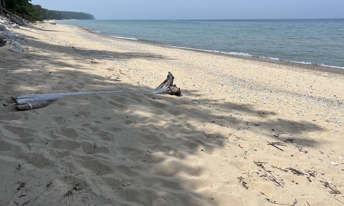 Leland Casa | Beautiful Lake Michigan lakefront private beach 3BR/2.5BA sleeps 10