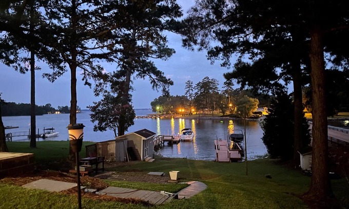Columbia Cabaña | Beautiful Lake Murray home with big water views
