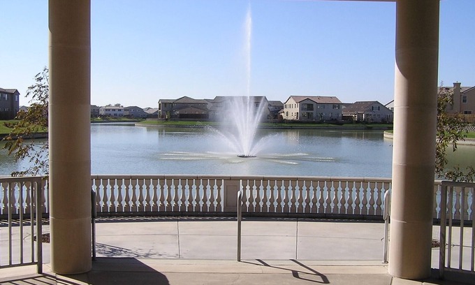 West Sacramento Casa | Beautiful Lake View